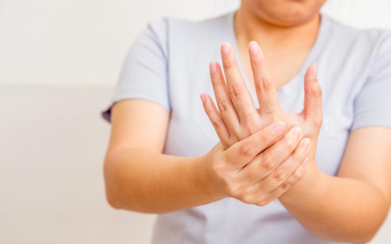 Uyuşma Karıncalanma: Sinir Sıkışması Mı? Fizik Tedavi